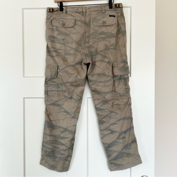 Sanctuary Cropped Camo Cargo Pants - Picture 2 of 6
